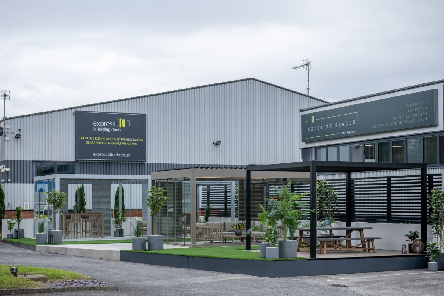 exterior spaces showroom