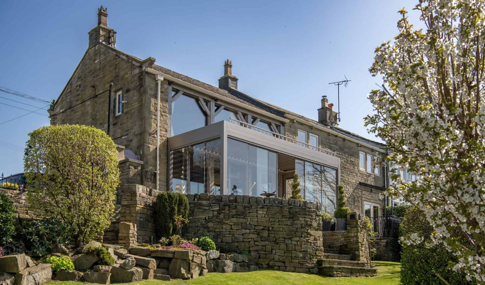 6 Outdoor Structures that Can Greatly Transform your Garden