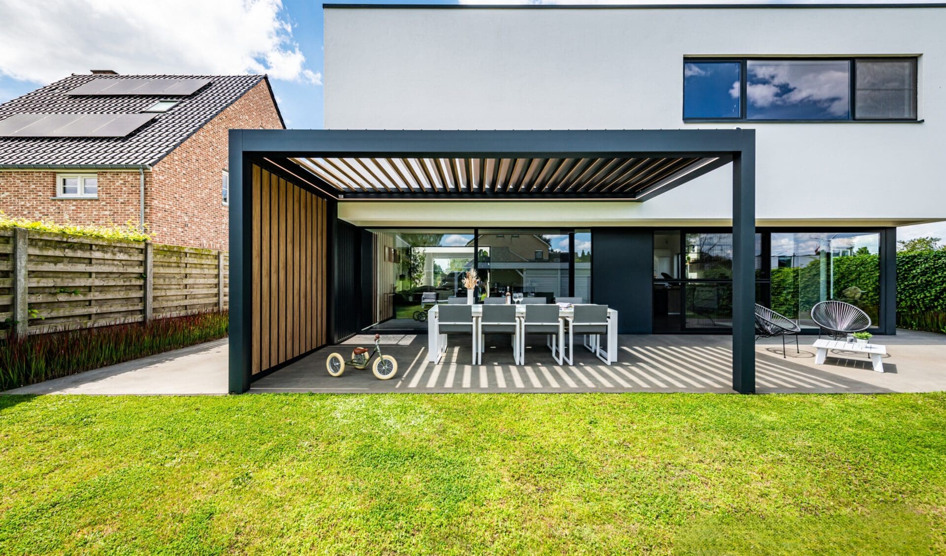5 Advantages of a Louvre Roof Pergola